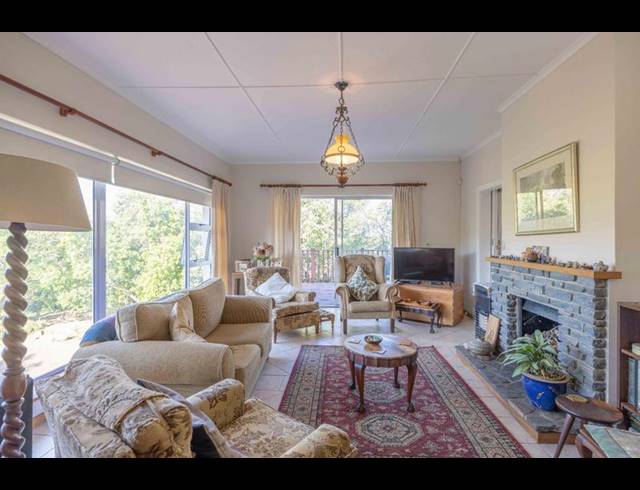 4 BEDROOM HOUSE FOR SALE IN OATLANDS NORTH
